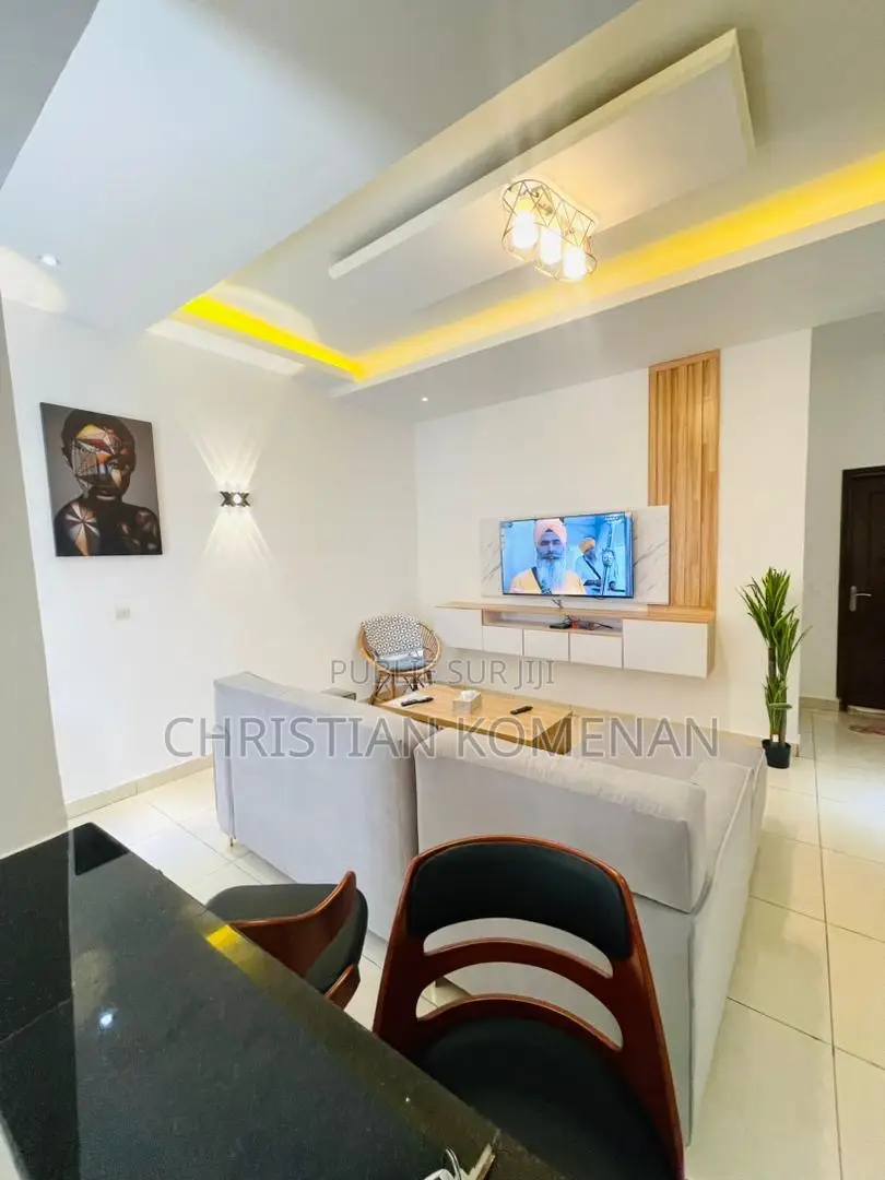 Magnifique 2 Pièces Situé À Angre CGK Au 1er