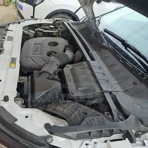 Rover 214 2016 Blanc cassé