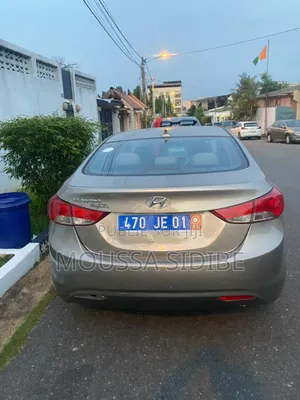 Hyundai Elantra GLS Sedan FWD (1.8L 4cyl 6A) 2013 Gris