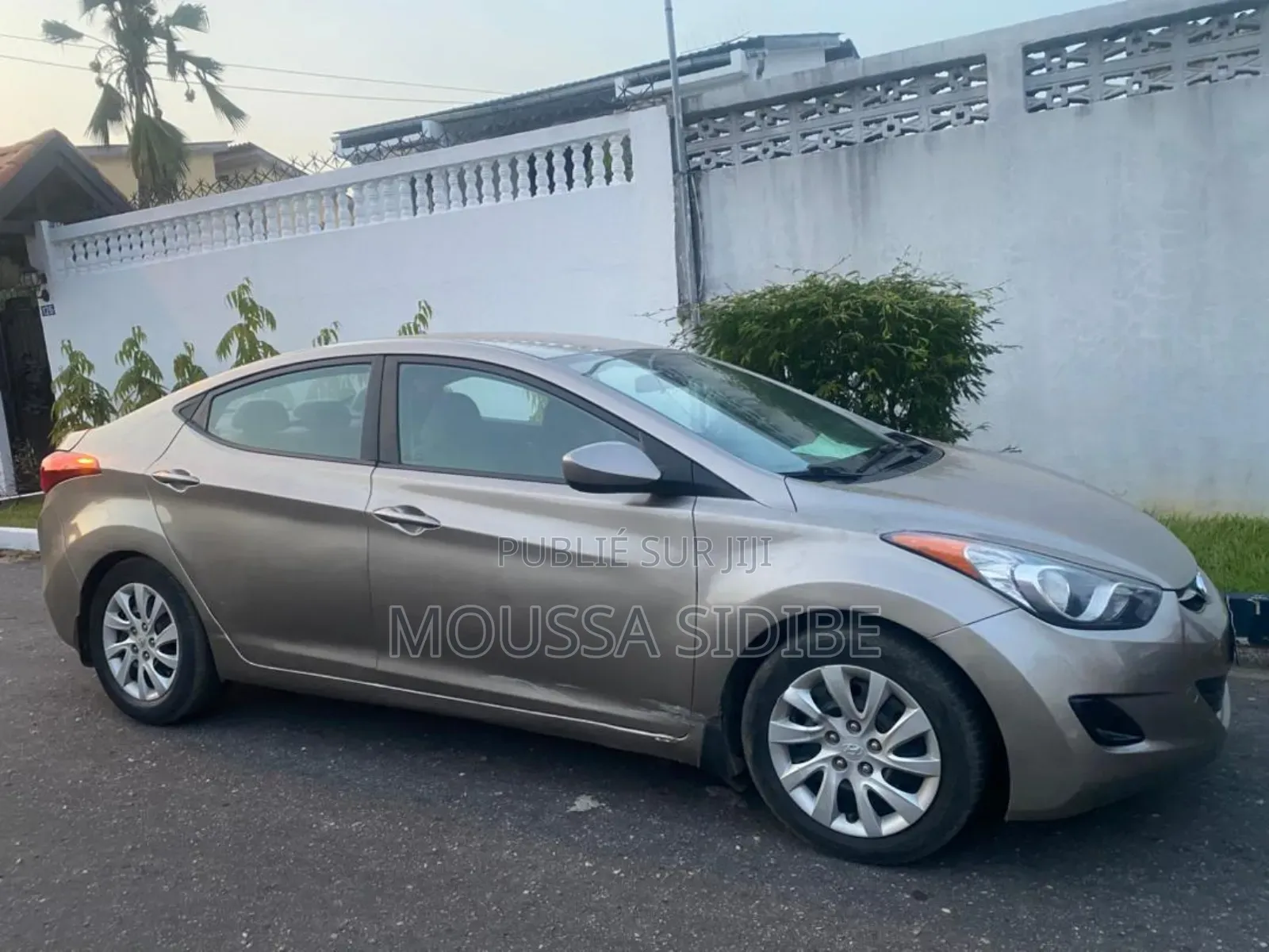 Hyundai Elantra GLS Sedan FWD (1.8L 4cyl 6A) 2013 Gris