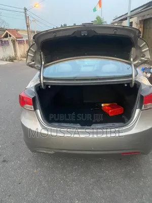 Hyundai Elantra GLS Sedan FWD (1.8L 4cyl 6A) 2013 Gris