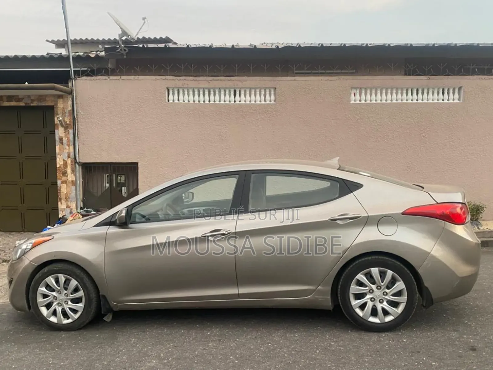 Hyundai Elantra GLS Sedan FWD (1.8L 4cyl 6A) 2013 Gris