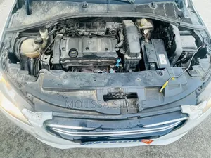 Peugeot 301 2015 Blanc