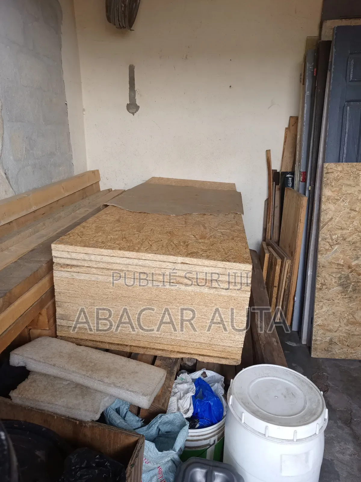 Tôles, Portes Métalliques Et Matériaux De Construction".