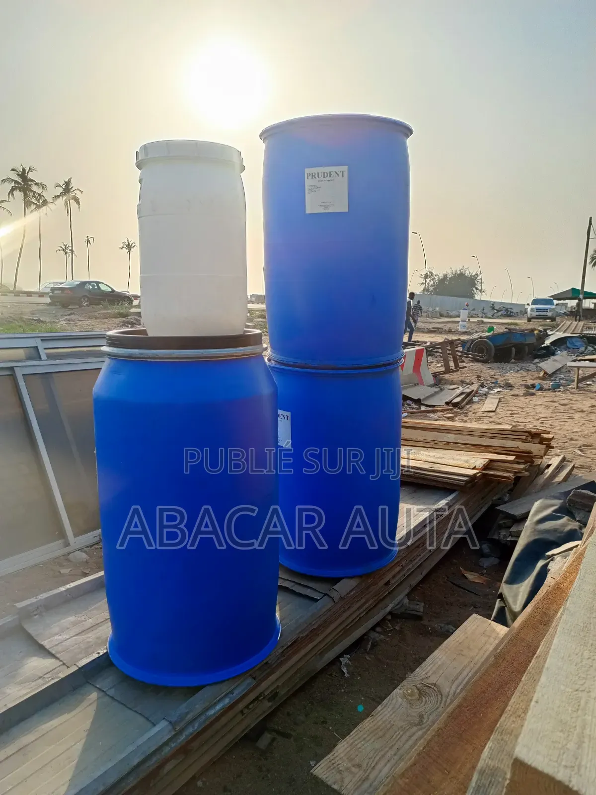 Tôles, Portes Métalliques Et Matériaux De Construction".