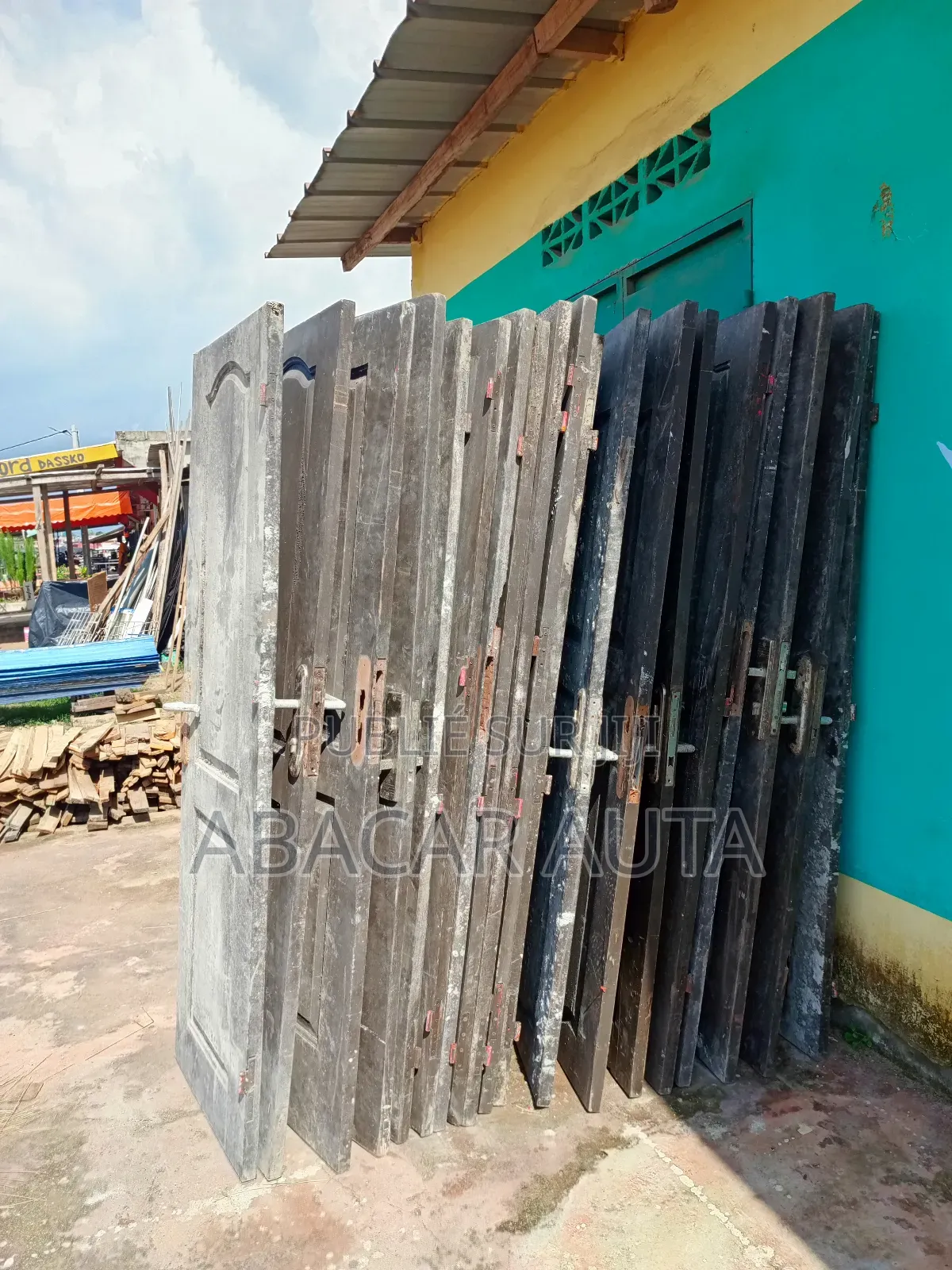 Tôles, Portes Métalliques Et Matériaux De Construction".