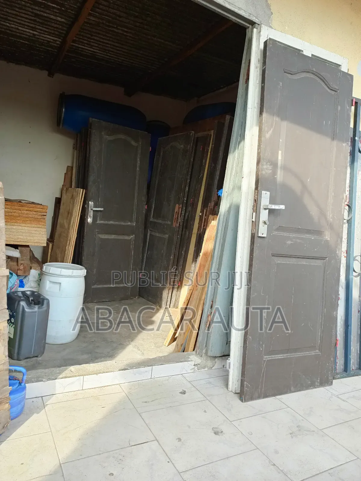 Tôles, Portes Métalliques Et Matériaux De Construction".