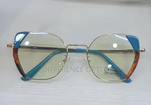 Lunette Disponible Même Avec Ceux Qui Ont Des Ordonnances