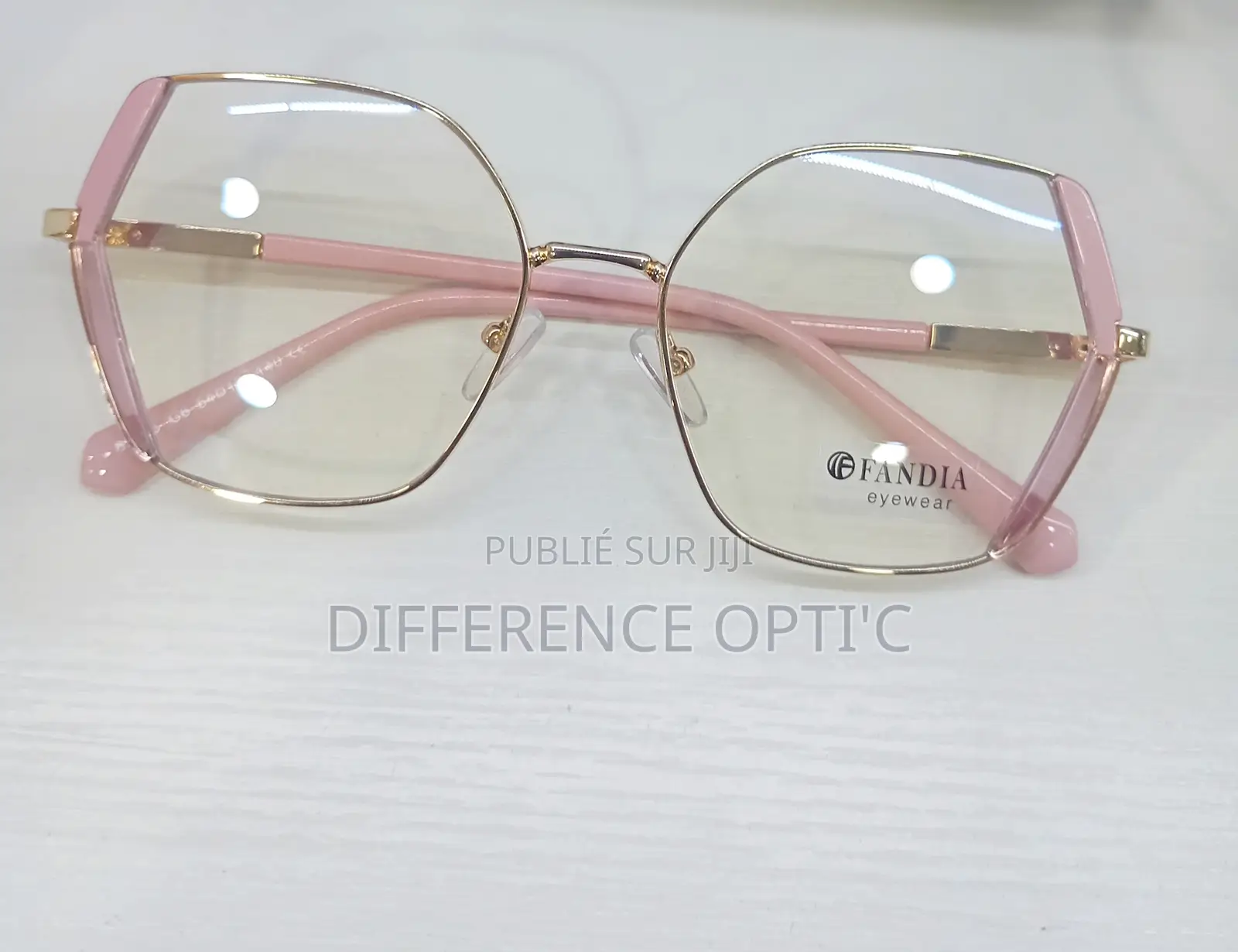 Lunette Disponible Même Avec Ceux Qui Ont Des Ordonnances