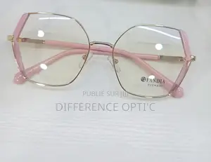 Lunette Disponible Même Avec Ceux Qui Ont Des Ordonnances