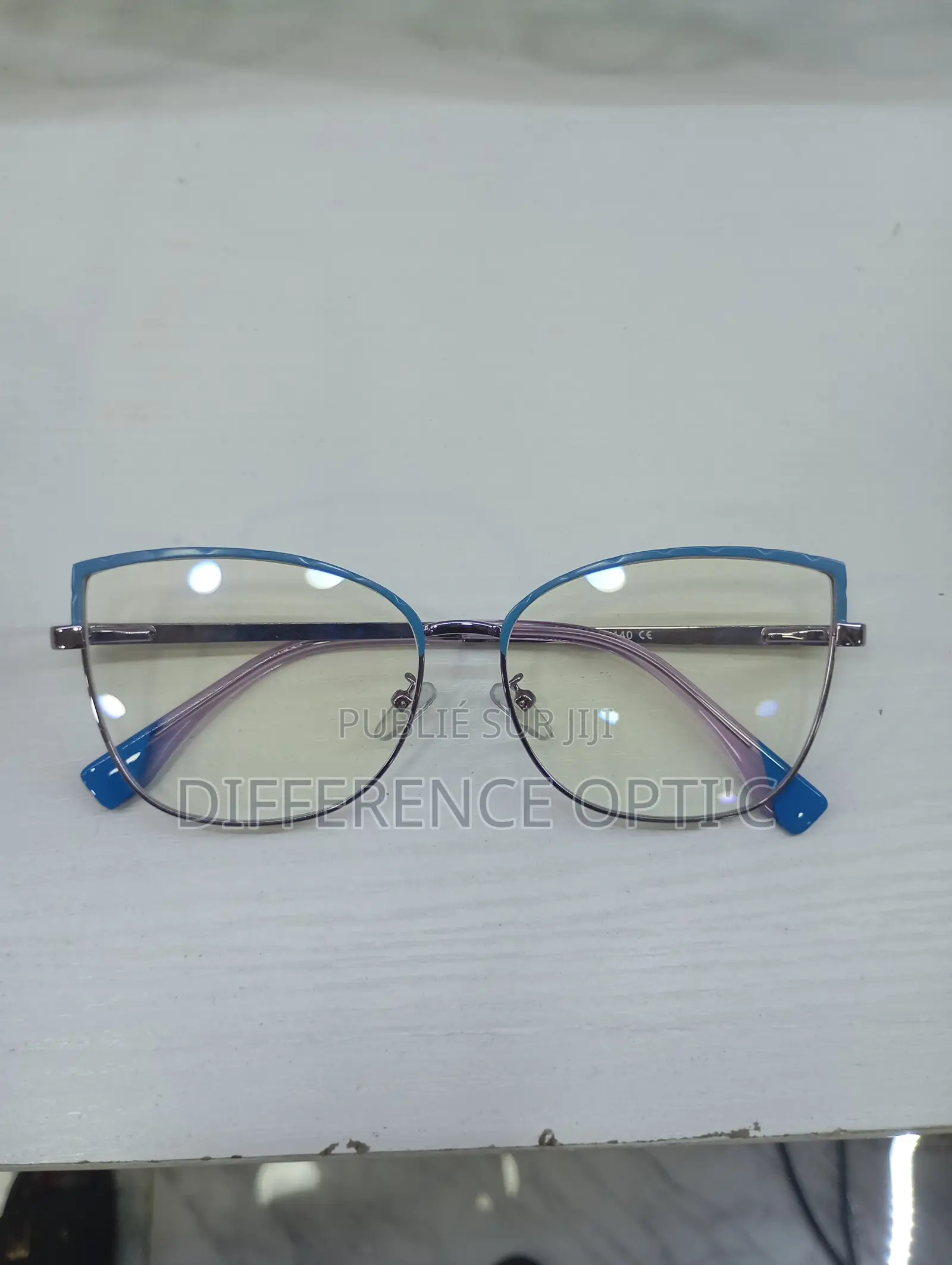 Lunette Disponible Même Avec Ceux Qui Ont Des Ordonnances