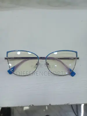 Lunette Disponible Même Avec Ceux Qui Ont Des Ordonnances