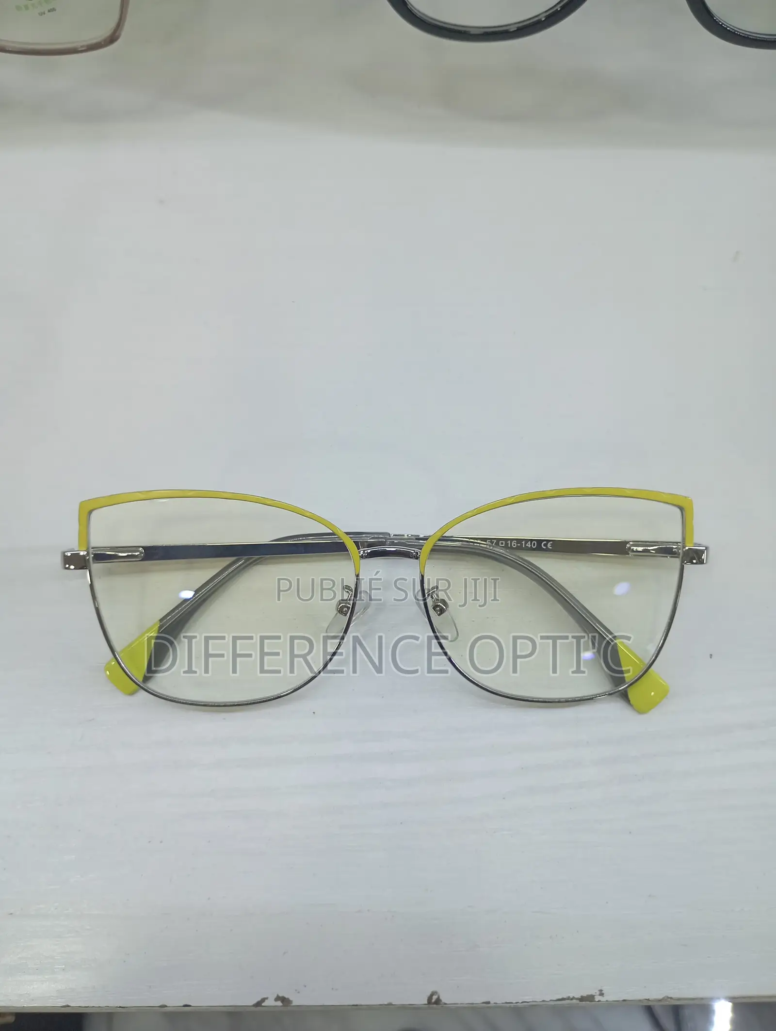 Lunette Disponible Même Avec Ceux Qui Ont Des Ordonnances