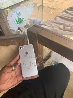 Nouveau Apple iPhone 7 32 GB Blanc