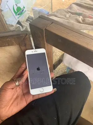 Nouveau Apple iPhone 7 32 GB Blanc