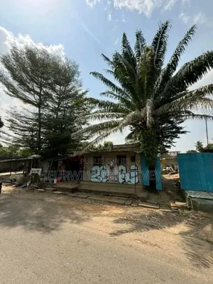 Terrain De 1200 M2 en Vente À Cocody Mermoz