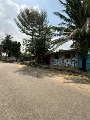 Terrain De 1200 M2 en Vente À Cocody Mermoz