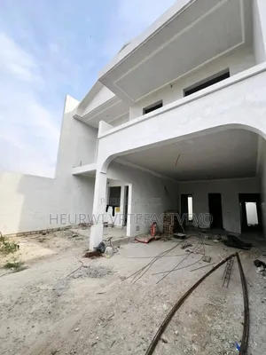 5chbre Duplex dans Abatta, Cocody à Vendre