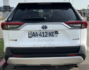 Toyota RAV4 XLE 2021 Blanc