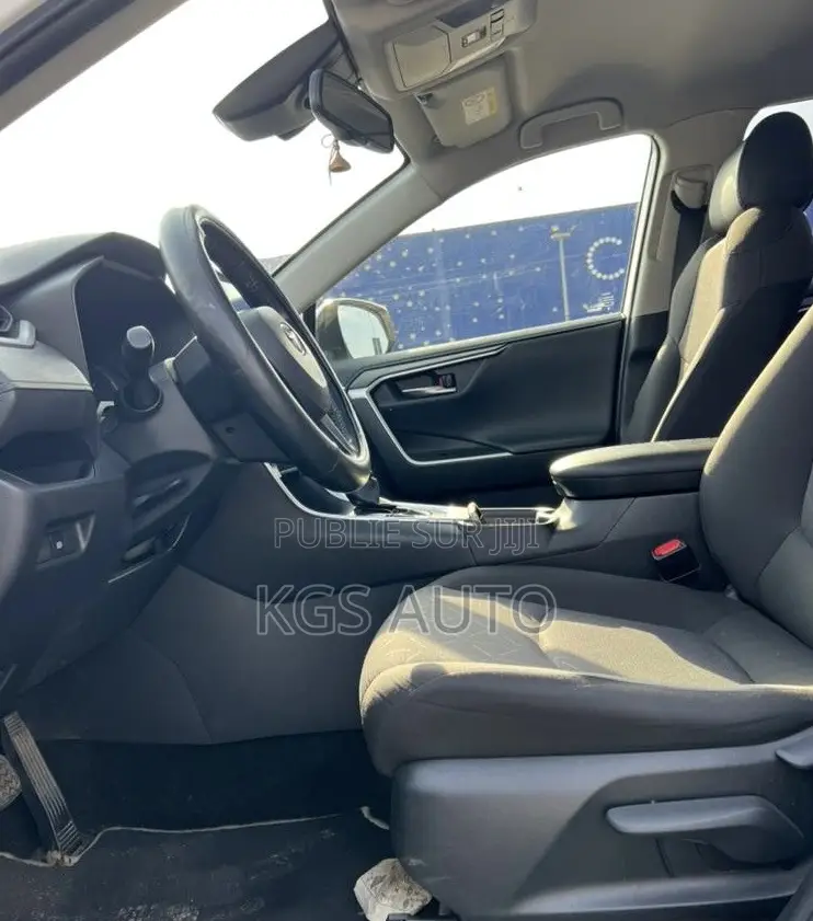 Toyota RAV4 XLE 2021 Blanc