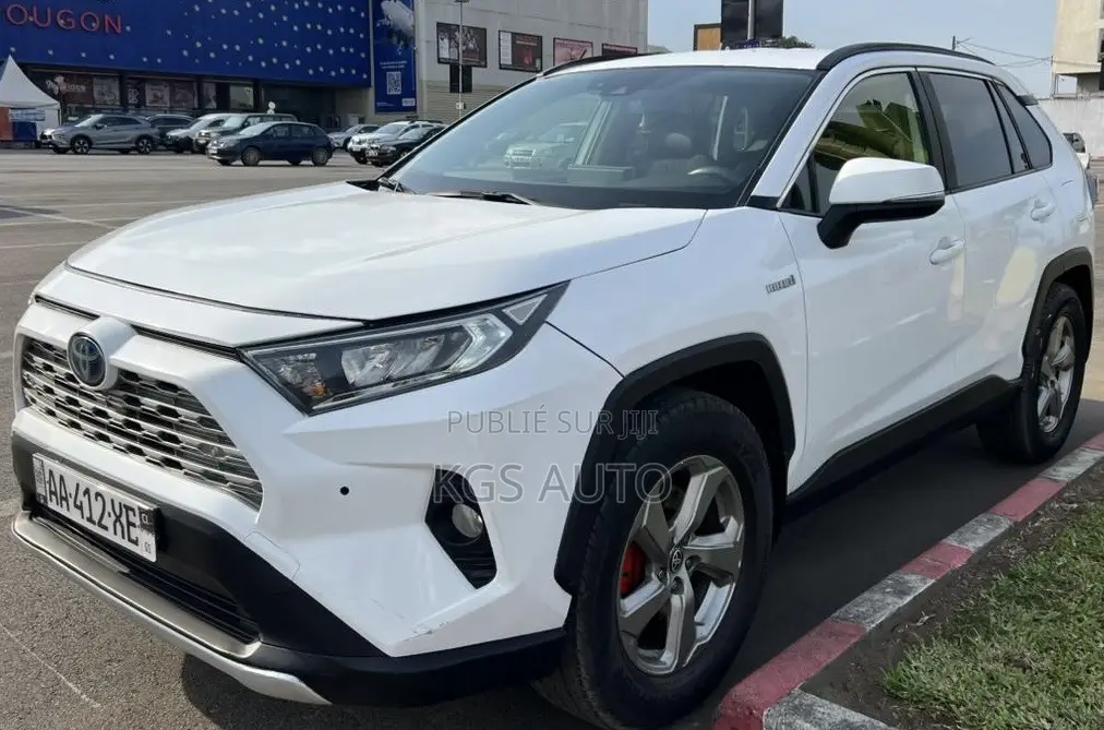 Toyota RAV4 XLE 2021 Blanc