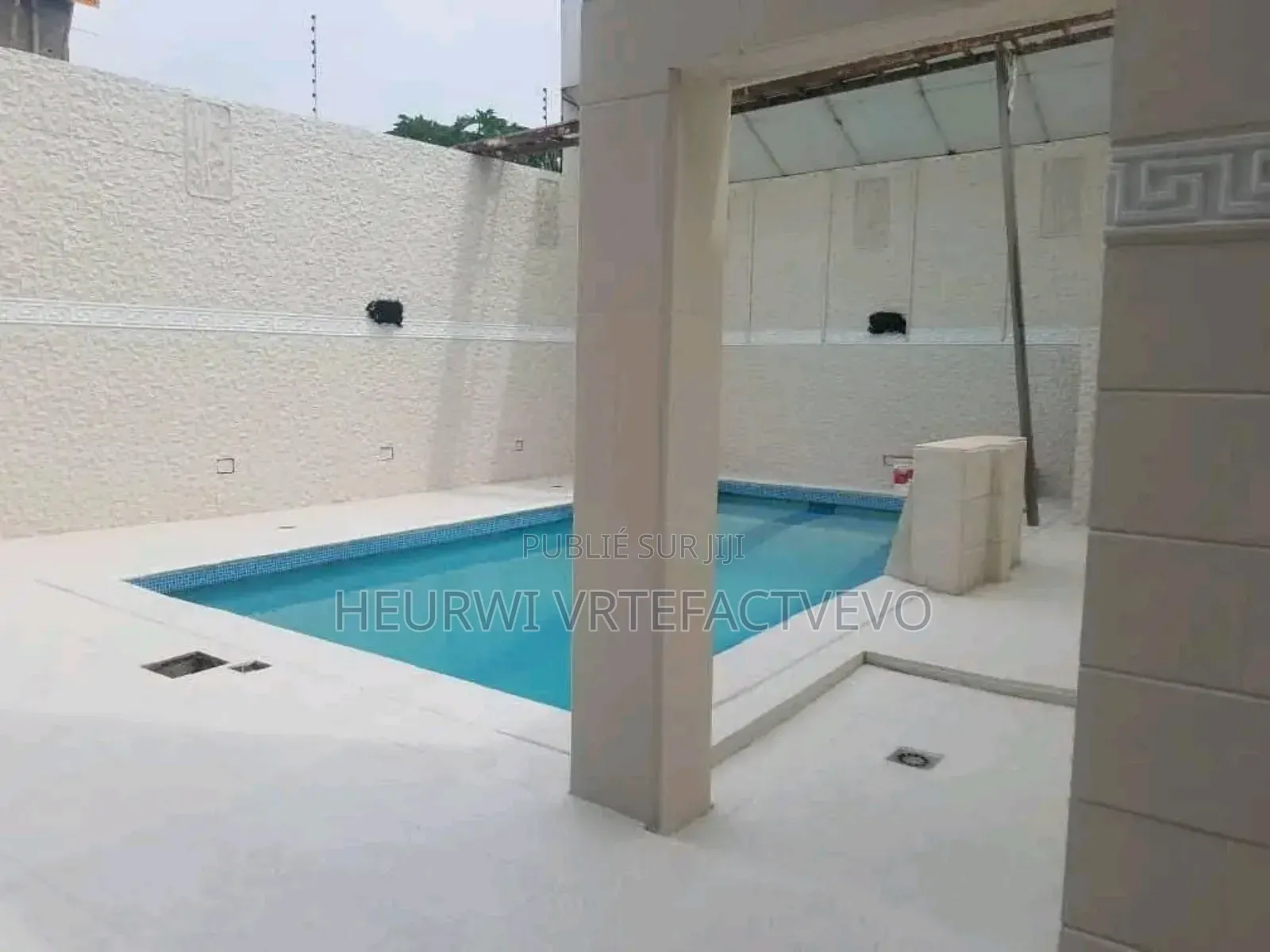 8chbre Duplex dans Riviera 3, Cocody à Vendre