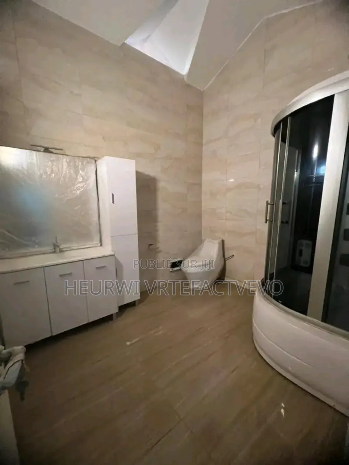 8chbre Duplex dans Riviera 3, Cocody à Vendre