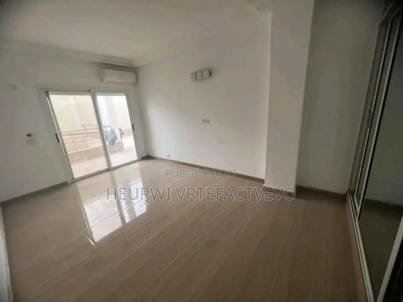 8chbre Duplex dans Riviera 3, Cocody à Vendre