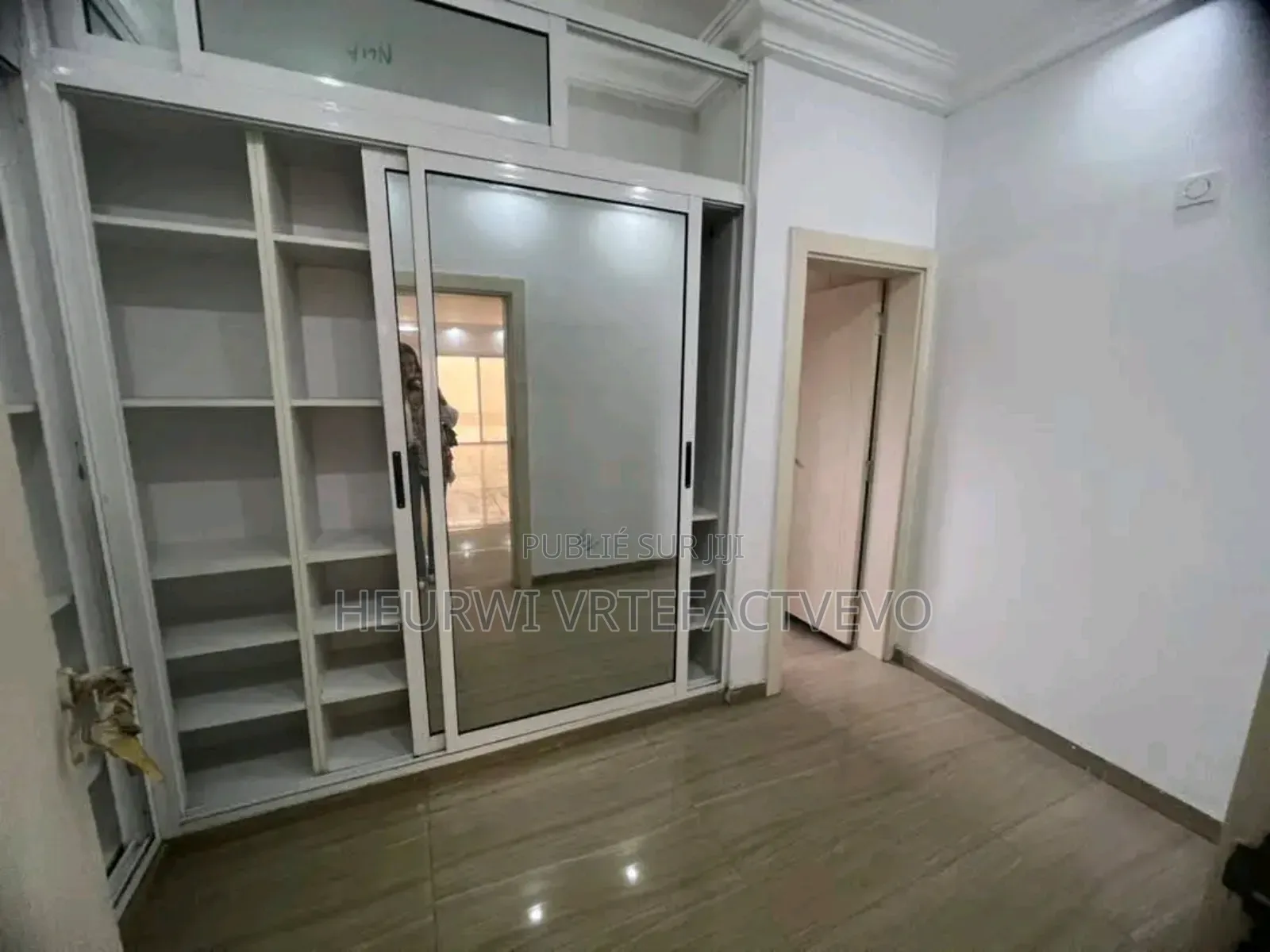 8chbre Duplex dans Riviera 3, Cocody à Vendre