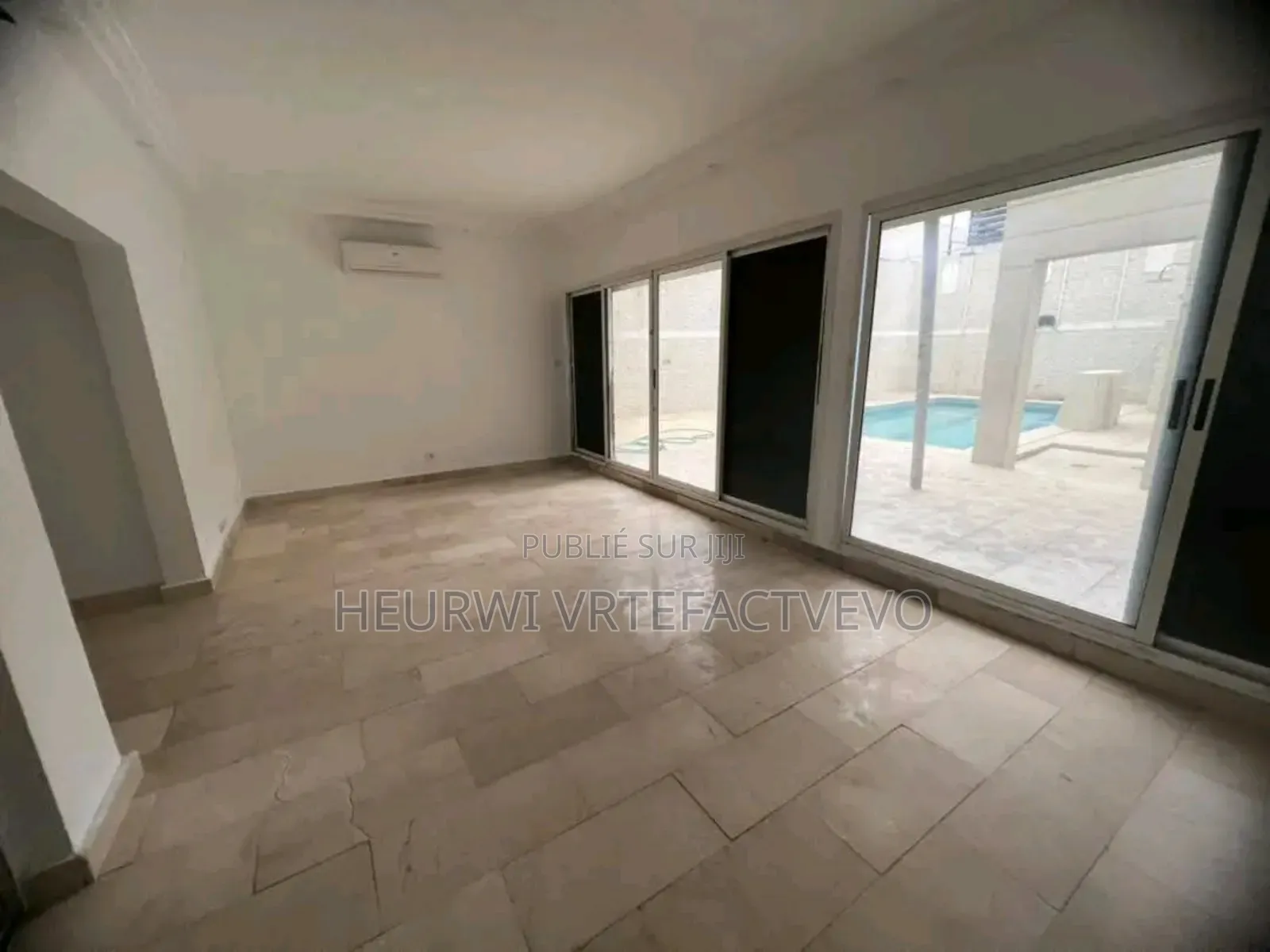 8chbre Duplex dans Riviera 3, Cocody à Vendre