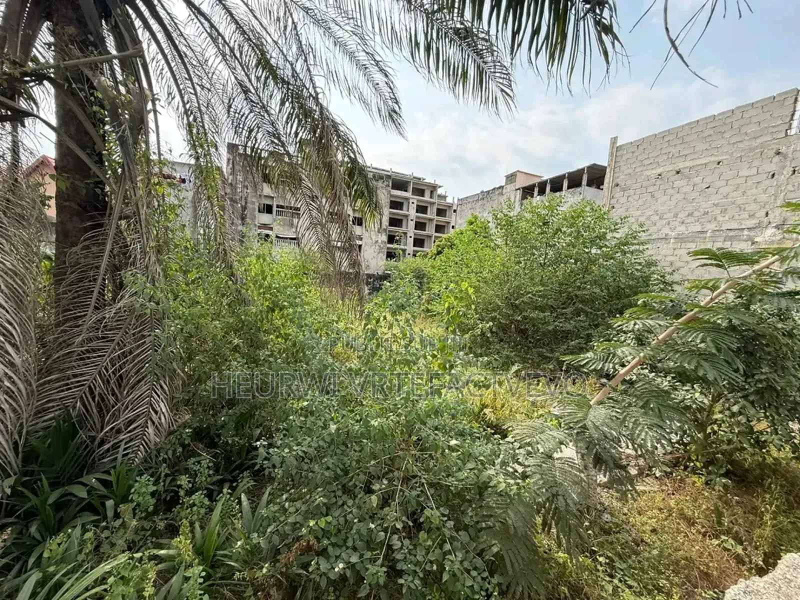 Terrain De 850 M2 en Vente À Cocody Rivera Faya