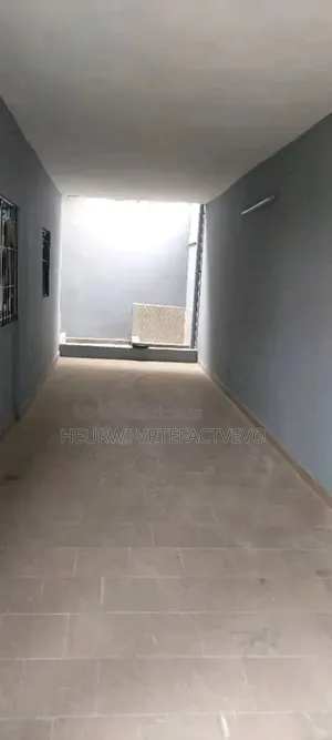 4chbre Duplex dans Feh Kesse, Cocody à Vendre