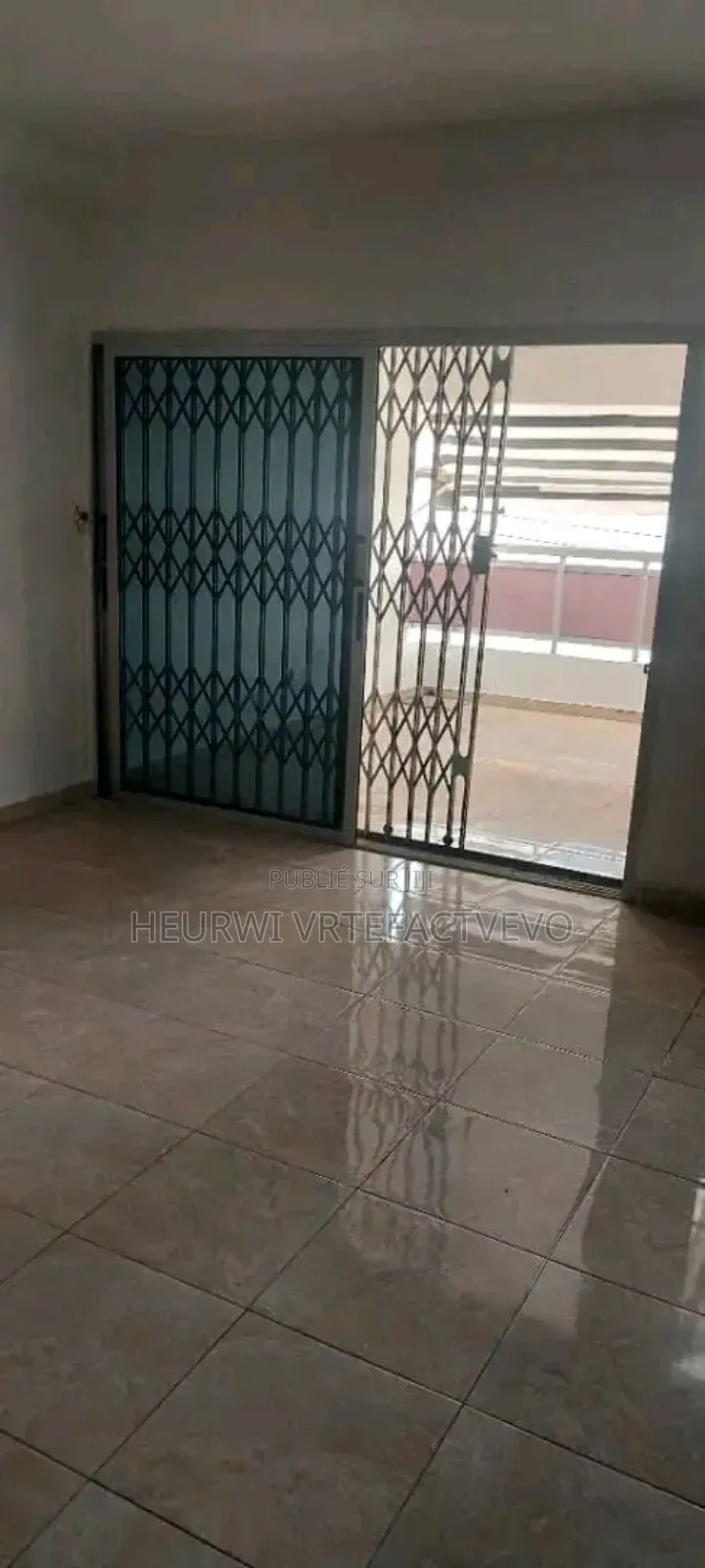 4chbre Duplex dans Feh Kesse, Cocody à Vendre