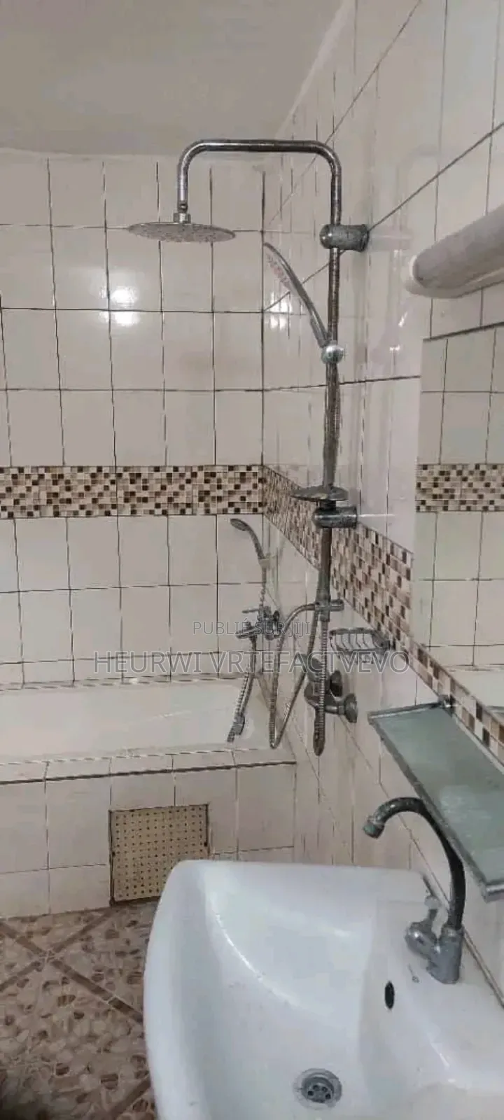 4chbre Duplex dans Feh Kesse, Cocody à Vendre