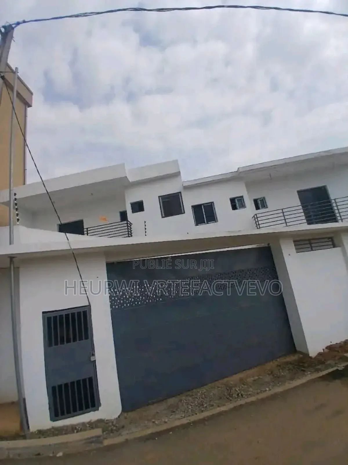 5chbre Duplex dans Feh Kesse, Cocody à Vendre