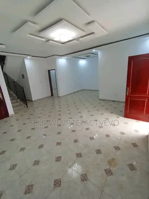 5chbre Duplex dans Feh Kesse, Cocody à Vendre