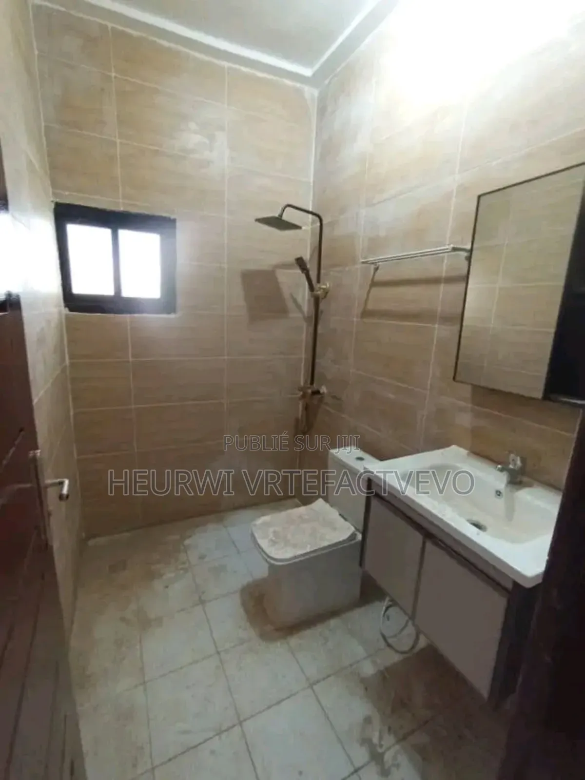 5chbre Duplex dans Feh Kesse, Cocody à Vendre