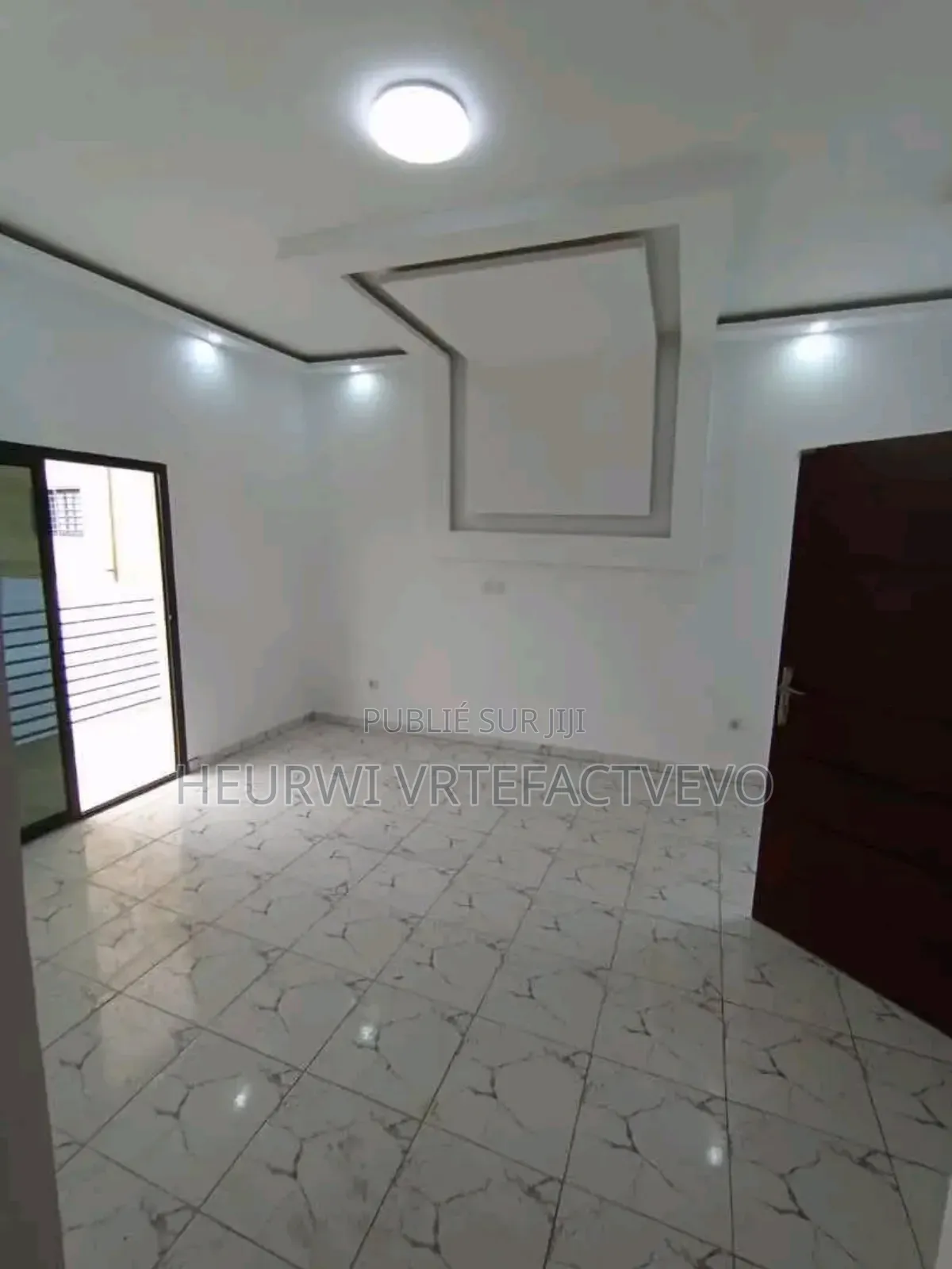 5chbre Duplex dans Feh Kesse, Cocody à Vendre