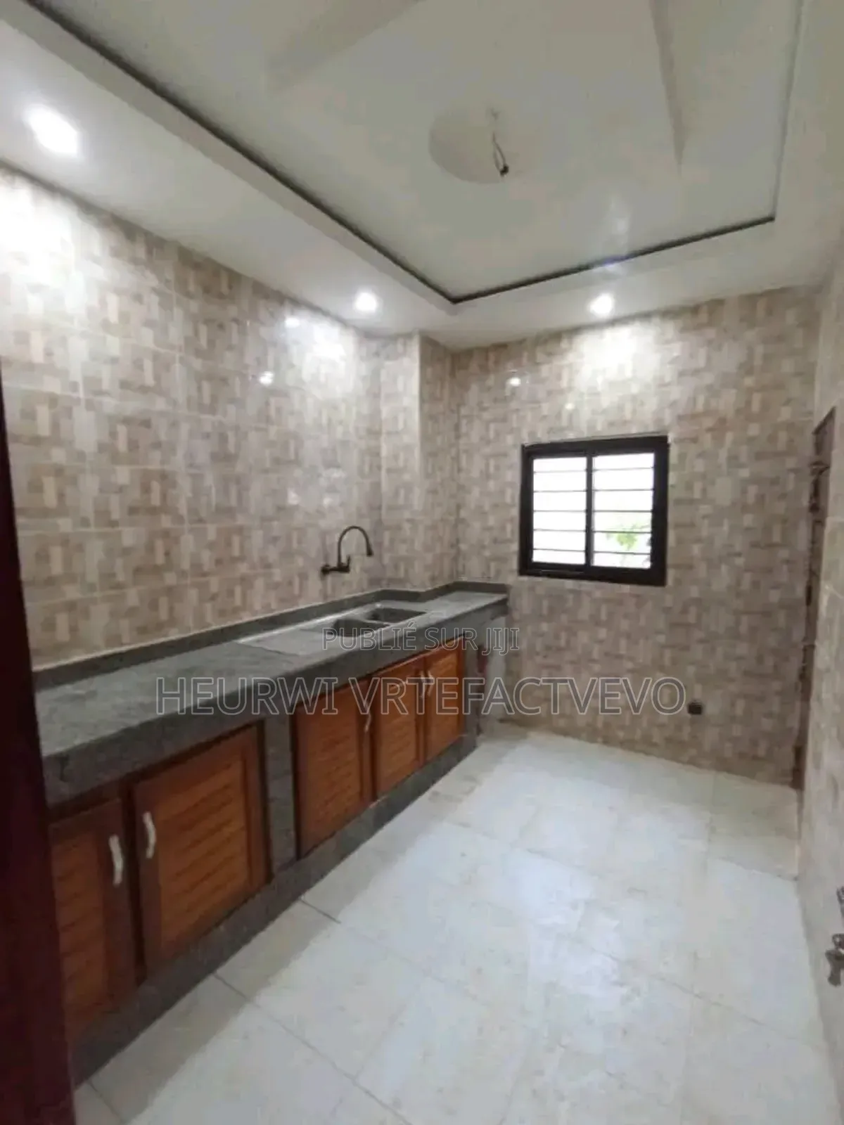 5chbre Duplex dans Feh Kesse, Cocody à Vendre