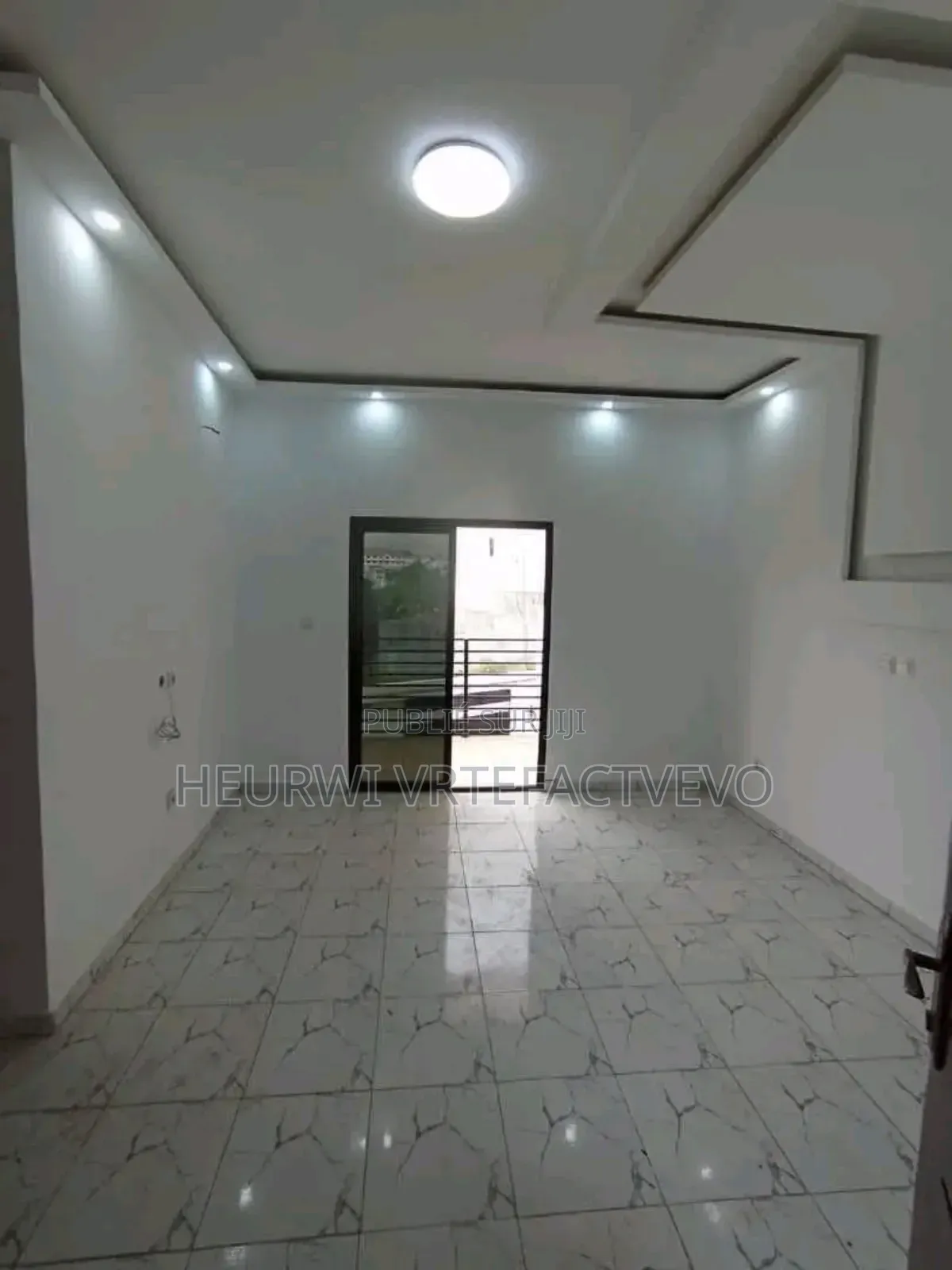 5chbre Duplex dans Feh Kesse, Cocody à Vendre