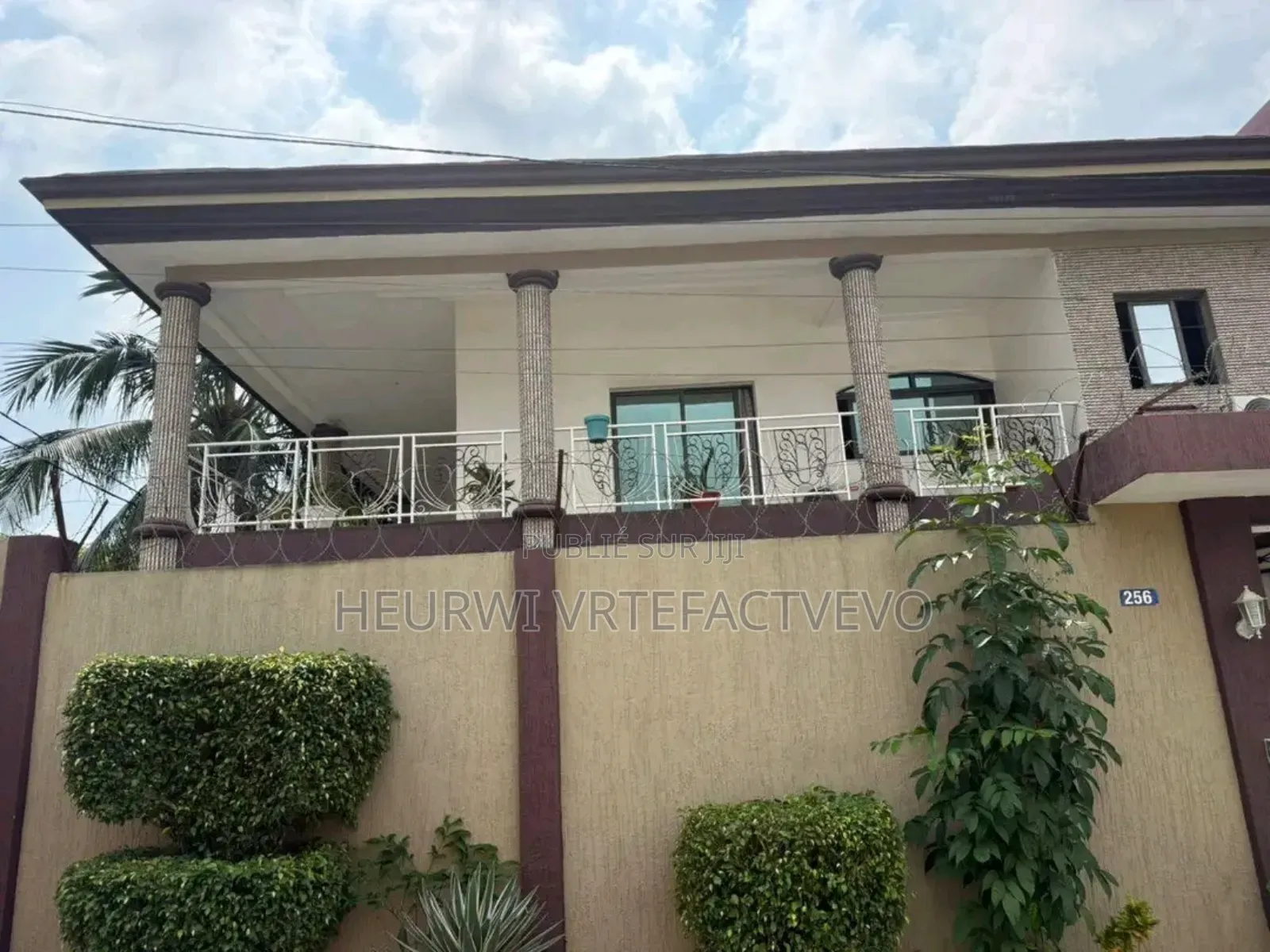 10chbre Duplex dans M'Badon, Cocody à Vendre