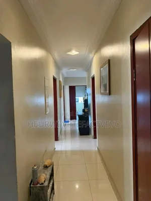 10chbre Duplex dans M'Badon, Cocody à Vendre