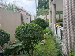 10chbre Duplex dans M'Badon, Cocody à Vendre