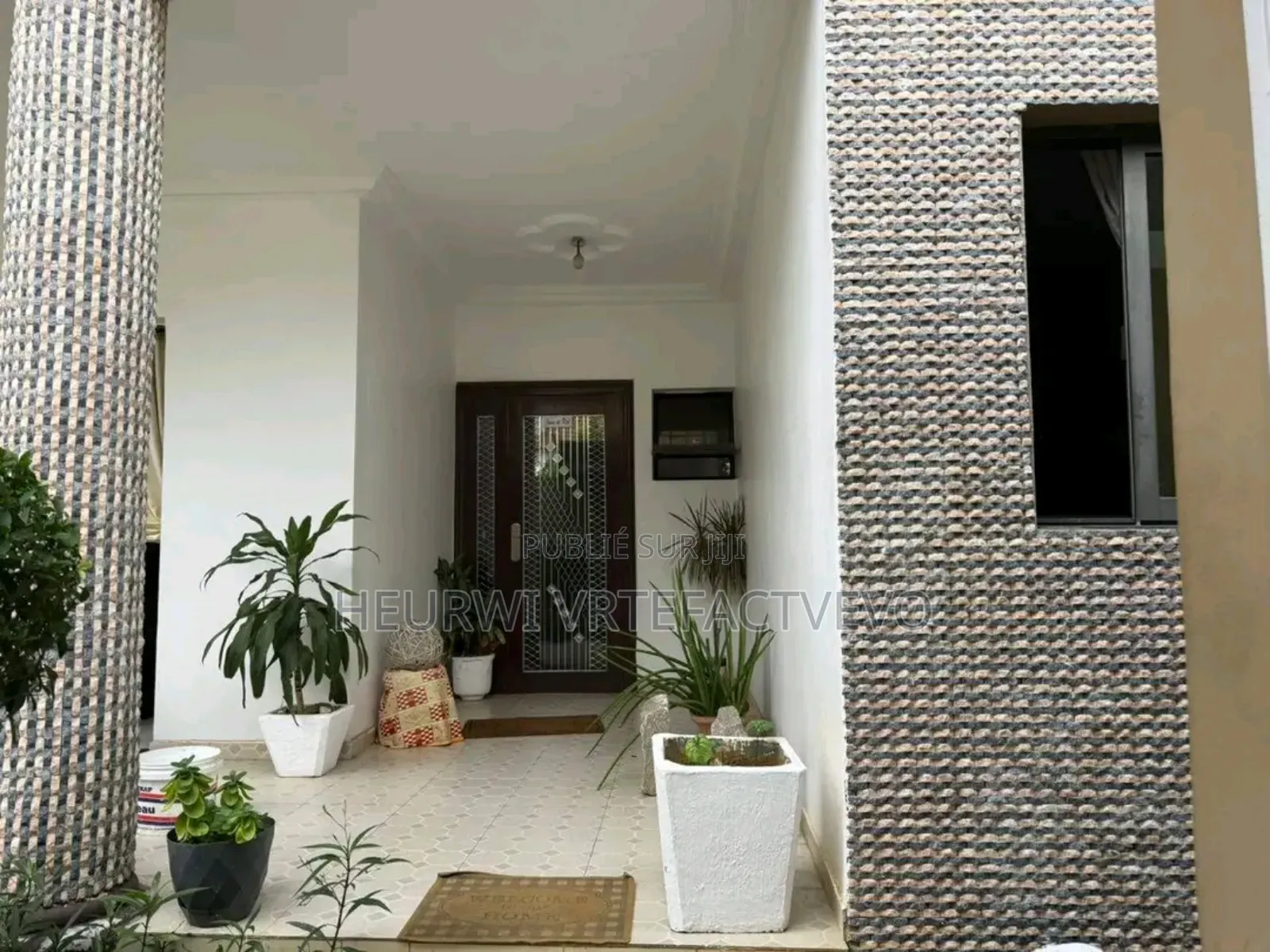 10chbre Duplex dans M'Badon, Cocody à Vendre