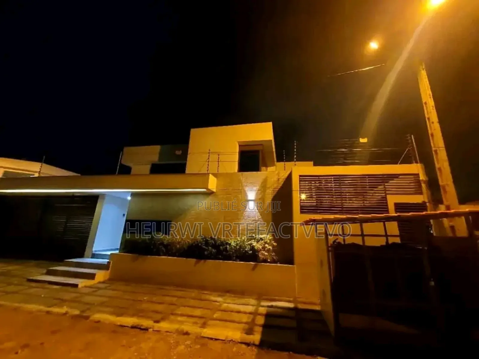 8chbre Duplex dans Angre Nouveau Chu, Cocody à Vendre