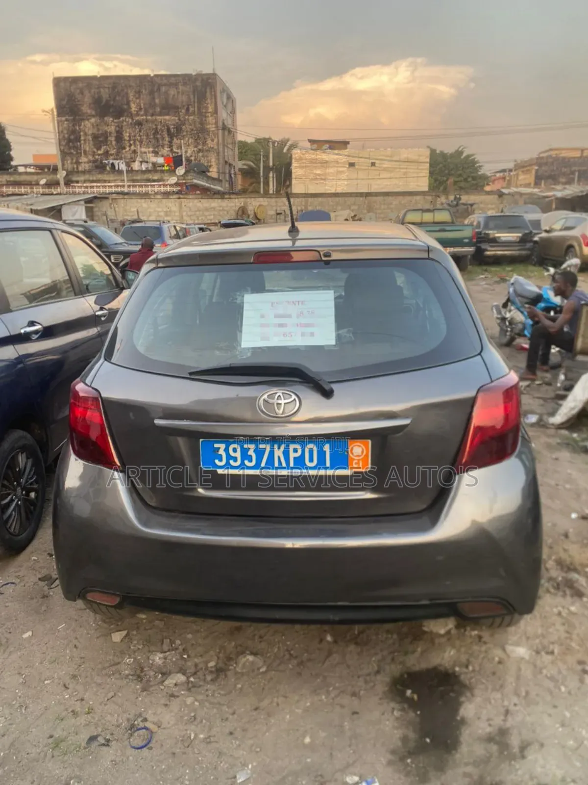 Toyota Yaris L Hatchback 3dr 2016 Gris