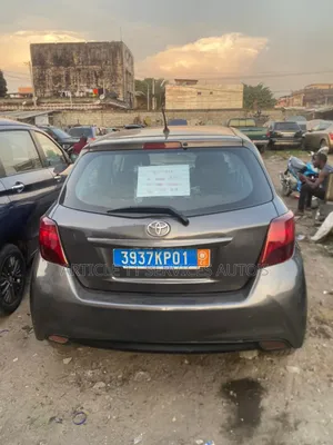 Toyota Yaris L Hatchback 3dr 2016 Gris