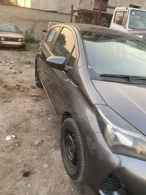 Toyota Yaris L Hatchback 3dr 2016 Gris