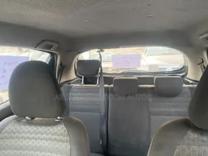 Toyota Yaris L Hatchback 3dr 2016 Gris