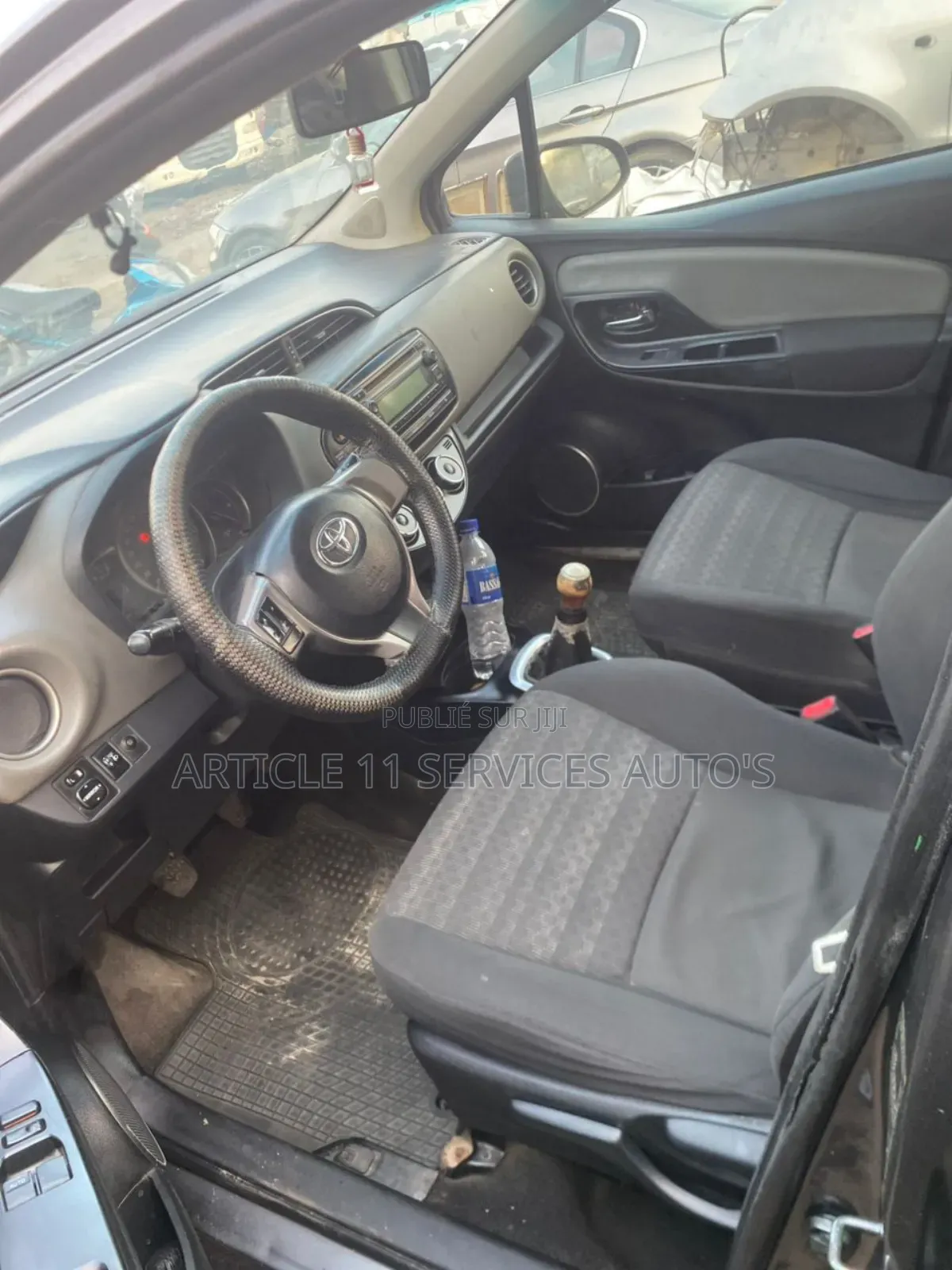 Toyota Yaris L Hatchback 3dr 2016 Gris